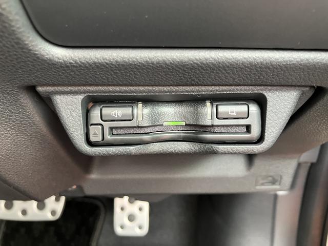 クロストレックリミテッド　ナビ　バックカメラ　ＥＴＣ　ステアリングヒーター保証１年間・距離無制限付き　バックフォグ　電動パーキングブレーキ　オートブレーキホールド機能　オートエアコン　電動サンルーフ　運転席助手席電動シート　電動格納ミラー　１８インチアルミホイール（東京都）の中古車