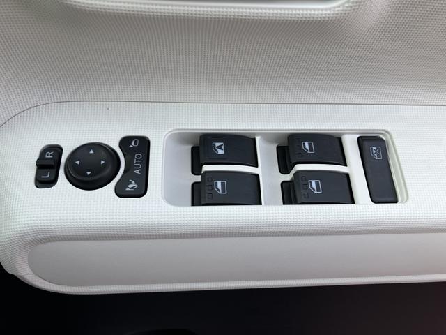 ムーヴキャンバスストライプスＧ　パノラマモニター対応　両側電動スライドドア保証１年間・距離無制限付き　電動パーキングブレーキ　オートブレーキホールド機能　オートエアコン　電動格納ミラー　ホッとカップホルダー　置き楽ボックス　パワーウィンドウ　ＣＤ　ＦＭ／ＡＭラジオ（東京都）の中古車