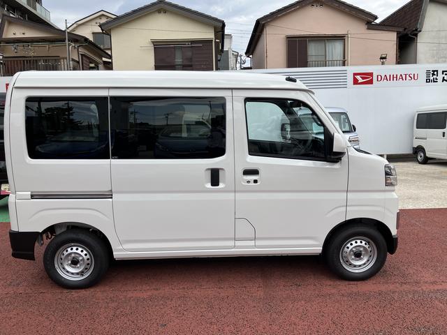 ハイゼットカーゴＤＸ　届出済み未使用車　ＬＥＤヘッドライト　キーフリー保証１年間・距離無制限付き　スライドドアイージークローザー　パワーウィンドウ　マニュアルエアコン　オーディオレス仕様　前後コーナーセンサー　最大積載量３５０Ｋｇ（東京都）の中古車