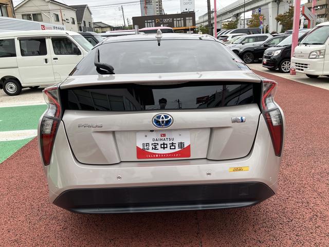 プリウスＳセーフティプラス　ナビ　バックカメラ　ＥＴＣ２．０　ＡＣＣ保証１年間・距離無制限付き　オートハイビーム　ドライブレコーダー　ヘッドアップディスプレイ　前後コーナーセンサー　電動格納ミラー　全席オートパワーウィンドウ　運転席シートリフト　スマートキー（東京都）の中古車