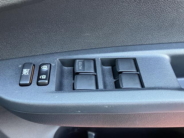 ラクティスＧ　車いす仕様車　ナビ　バックカメラ　ＥＴＣ　フルセグ保証１年間・距離無制限付き　Ｂｌｕｅｔｏｏｔｈオーディオ　ＤＶＤ再生　ＣＤ再生　オートライト　オートエアコン　オートクルーズコントロール　電動格納ミラー　パワーウィンドウ（東京都）の中古車