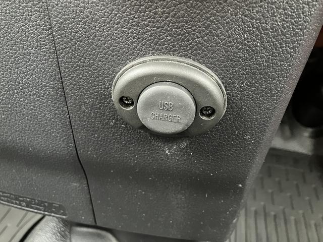 ハイゼットカーゴＤＸ　ＦＭ／ＡＭラジオ　ＬＥＤヘッドライト　オートライト保証１年間・距離無制限付き　アダプティブドライビングビーム　アイドリングストップ　前後コーナーセンサー　キーレスエントリー　マニュアルエアコン　パワーウィンドウ　両側スライドドア（東京都）の中古車