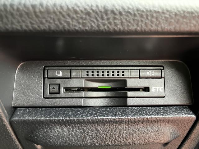 ヴォクシーハイブリッドV 9インチナビ バックカメラ ETC フルセグ保証1年間・距離無制限付き 後席モニター リヤオートエアコン シートヒーター Bluetoothオーディオ DVD再生 CD再生 7人乗りクルーズコントロール スマートキー 電動格納ミラー(東京都)の中古車