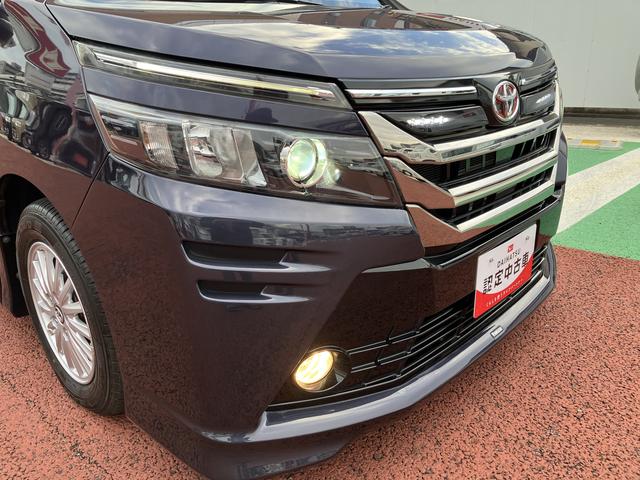 ヴォクシーハイブリッドV 9インチナビ バックカメラ ETC フルセグ保証1年間・距離無制限付き 後席モニター リヤオートエアコン シートヒーター Bluetoothオーディオ DVD再生 CD再生 7人乗りクルーズコントロール スマートキー 電動格納ミラー(東京都)の中古車