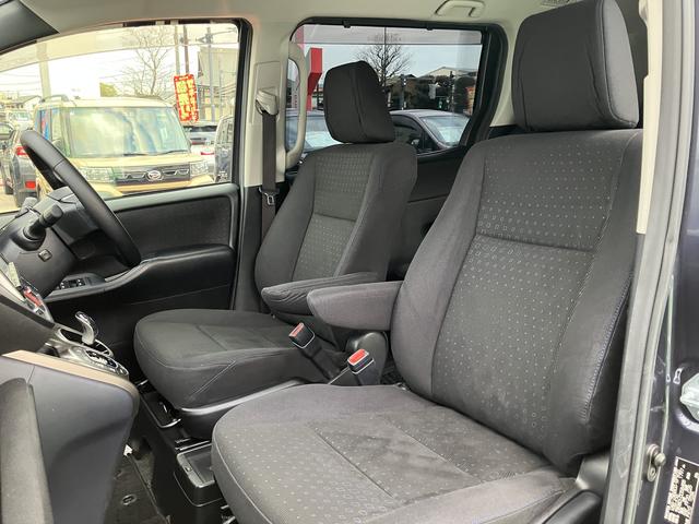 ヴォクシーハイブリッドV 9インチナビ バックカメラ ETC フルセグ保証1年間・距離無制限付き 後席モニター リヤオートエアコン シートヒーター Bluetoothオーディオ DVD再生 CD再生 7人乗りクルーズコントロール スマートキー 電動格納ミラー(東京都)の中古車