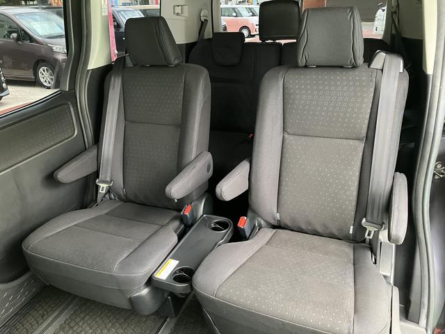 ヴォクシーハイブリッドV 9インチナビ バックカメラ ETC フルセグ保証1年間・距離無制限付き 後席モニター リヤオートエアコン シートヒーター Bluetoothオーディオ DVD再生 CD再生 7人乗りクルーズコントロール スマートキー 電動格納ミラー(東京都)の中古車