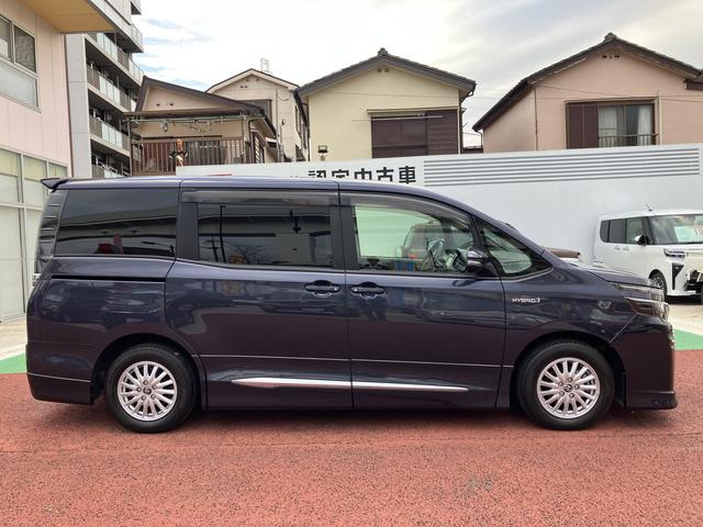 ヴォクシーハイブリッドV 9インチナビ バックカメラ ETC フルセグ保証1年間・距離無制限付き 後席モニター リヤオートエアコン シートヒーター Bluetoothオーディオ DVD再生 CD再生 7人乗りクルーズコントロール スマートキー 電動格納ミラー(東京都)の中古車