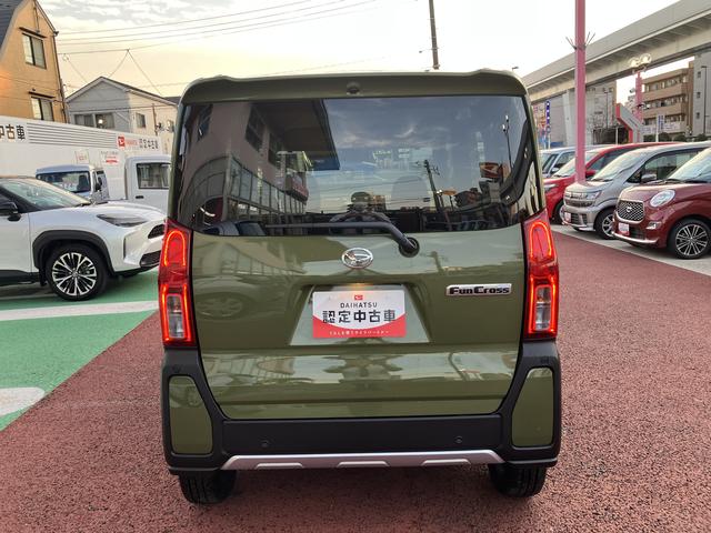 タントファンクロスターボ　届出済み未使用車　全周囲カメラ対応保証１年間・距離無制限付き　電動パーキングブレーキ　オートブレーキホールド機能　シートヒーター　前後コーナーセンサー　１５インチアルミホイール　ルーフレール　全車速追従機能付きＡＣＣ　ＥＴＣ（東京都）の中古車