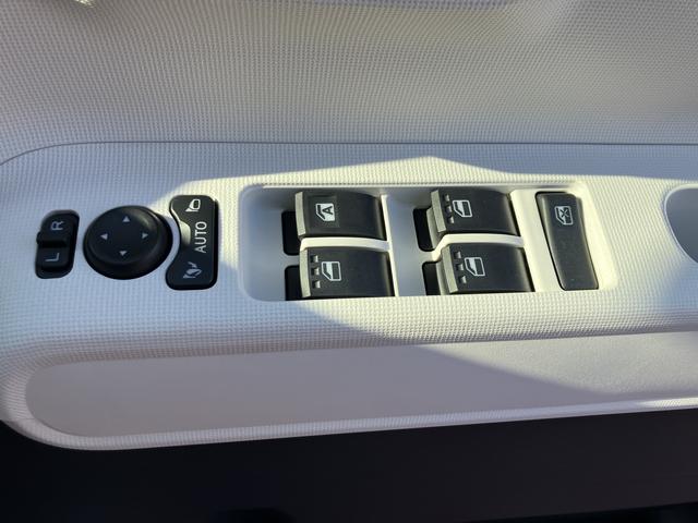 ムーヴキャンバスストライプスＸ　届出済み未使用車　ディスプレイオーディオ保証　新車保証・まごころ保証　１年間・走行距離無制限付き　バックカメラ　オートエアコン　前後コーナーセンサー　運転席シートリフト　ＨＤＭＩ接続　ＵＳＢ接続（東京都）の中古車