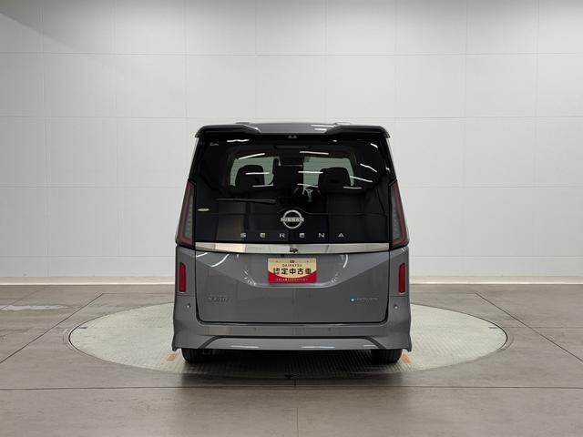 セレナｅ−パワー　ハイウェイスターＶ　ナビ　全周囲カメラ　ＡＣＣ保証１年間・距離無制限付き　後席モニター　前後コーナーセンサー　シートヒーター　両側電動スライドドア　ＡＣ１００Ｖ電源　オートハイビーム　デジタルルームミラー　ステアリングヒーター　前後方ドラレコ（東京都）の中古車