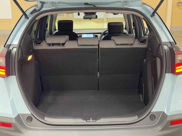 フィットｅ：ＨＥＶクロスター　純正ナビ　バックカメラ　ＥＴＣ２．０保証１年間・距離無制限付き　ＡＣＣ　前後方ドラレコ　前後コーナーセンサー　スマートキー　電動格納ミラー　パワーウィンドウ　ＦＭ／ＡＭラジオ　１６インチアルミホイール（東京都）の中古車