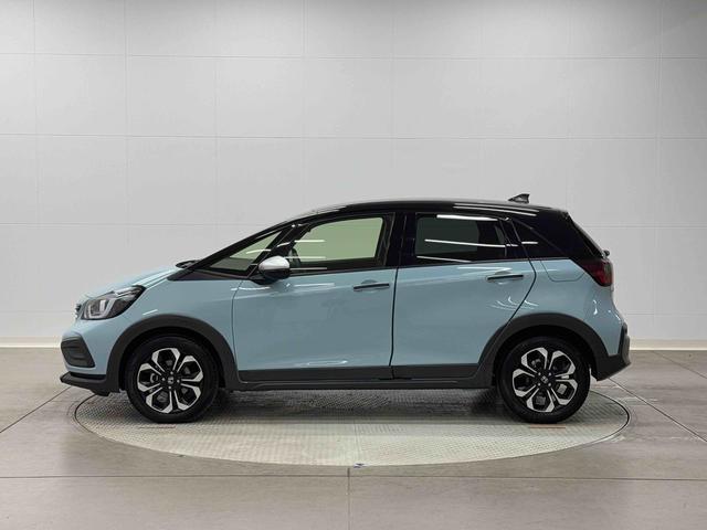 フィットｅ：ＨＥＶクロスター　純正ナビ　バックカメラ　ＥＴＣ２．０保証１年間・距離無制限付き　ＡＣＣ　前後方ドラレコ　前後コーナーセンサー　スマートキー　電動格納ミラー　パワーウィンドウ　ＦＭ／ＡＭラジオ　１６インチアルミホイール（東京都）の中古車