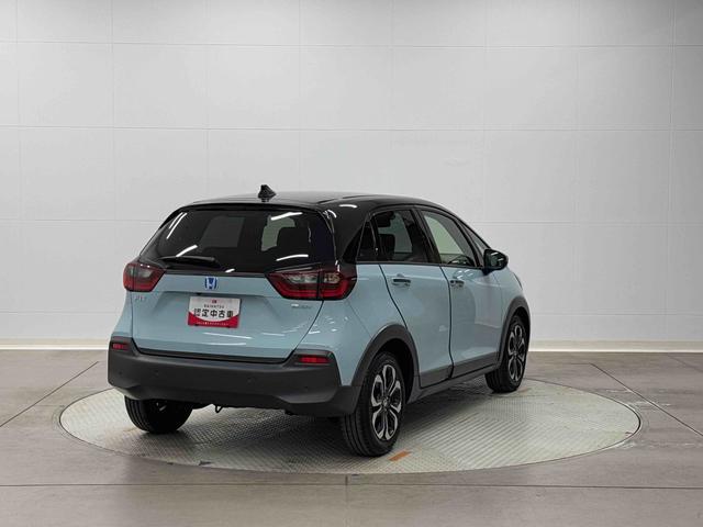 フィットｅ：ＨＥＶクロスター　純正ナビ　バックカメラ　ＥＴＣ２．０保証１年間・距離無制限付き　ＡＣＣ　前後方ドラレコ　前後コーナーセンサー　スマートキー　電動格納ミラー　パワーウィンドウ　ＦＭ／ＡＭラジオ　１６インチアルミホイール（東京都）の中古車