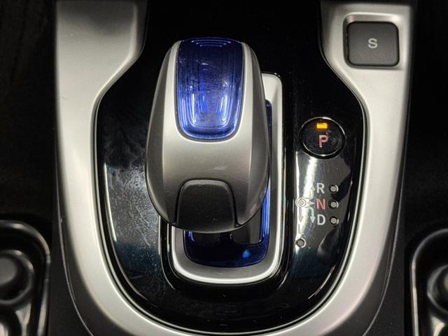 フィットハイブリッドＦパッケージ　７インチナビ　バックカメラ　ＥＴＣ　フルセグ保証１年間・距離無制限付き　ＤＶＤ再生　ＣＤ再生　ＦＭ／ＡＭラジオ　ＬＥＤヘッドライト　オートライト　オートエアコン　ステアリングスイッチ　パワーウィンドウ　電動格納ミラー　スマートキー（東京都）の中古車