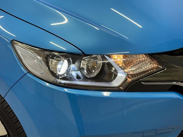 フィットハイブリッドＦパッケージ　７インチナビ　バックカメラ　ＥＴＣ　フルセグ保証１年間・距離無制限付き　ＤＶＤ再生　ＣＤ再生　ＦＭ／ＡＭラジオ　ＬＥＤヘッドライト　オートライト　オートエアコン　ステアリングスイッチ　パワーウィンドウ　電動格納ミラー　スマートキー（東京都）の中古車