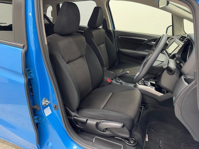 フィットハイブリッドＦパッケージ　７インチナビ　バックカメラ　ＥＴＣ　フルセグ保証１年間・距離無制限付き　ＤＶＤ再生　ＣＤ再生　ＦＭ／ＡＭラジオ　ＬＥＤヘッドライト　オートライト　オートエアコン　ステアリングスイッチ　パワーウィンドウ　電動格納ミラー　スマートキー（東京都）の中古車