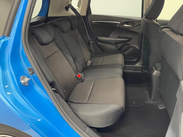 フィットハイブリッドＦパッケージ　７インチナビ　バックカメラ　ＥＴＣ　フルセグ保証１年間・距離無制限付き　ＤＶＤ再生　ＣＤ再生　ＦＭ／ＡＭラジオ　ＬＥＤヘッドライト　オートライト　オートエアコン　ステアリングスイッチ　パワーウィンドウ　電動格納ミラー　スマートキー（東京都）の中古車