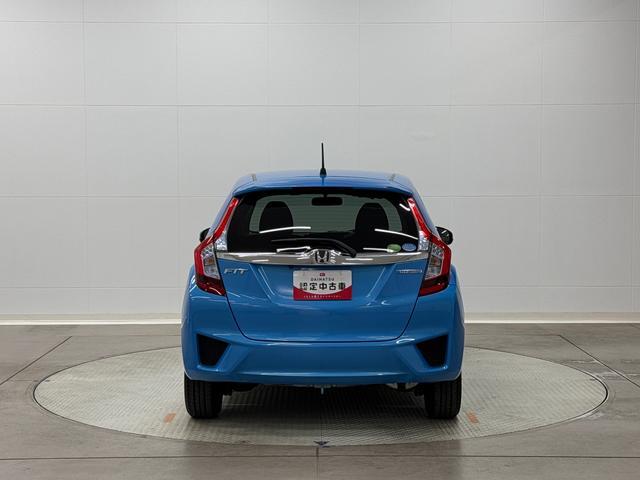 フィットハイブリッドＦパッケージ　７インチナビ　バックカメラ　ＥＴＣ　フルセグ保証１年間・距離無制限付き　ＤＶＤ再生　ＣＤ再生　ＦＭ／ＡＭラジオ　ＬＥＤヘッドライト　オートライト　オートエアコン　ステアリングスイッチ　パワーウィンドウ　電動格納ミラー　スマートキー（東京都）の中古車