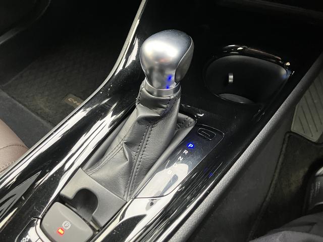 Ｃ−ＨＲＧ　純正７インチナビ　バックカメラ　ＥＴＣ　ＡＣＣ　ＢＳＭ保証１年間・距離無制限付き　電動パーキングブレーキ　オートブレーキホールド機能　前後コーナーセンサー　シートヒーター　オートライト　トヨタセーフティ　ステアリングスイッチ　スマートキー（東京都）の中古車