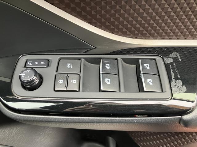 Ｃ−ＨＲＧ　純正７インチナビ　バックカメラ　ＥＴＣ　ＡＣＣ　ＢＳＭ保証１年間・距離無制限付き　電動パーキングブレーキ　オートブレーキホールド機能　前後コーナーセンサー　シートヒーター　オートライト　トヨタセーフティ　ステアリングスイッチ　スマートキー（東京都）の中古車