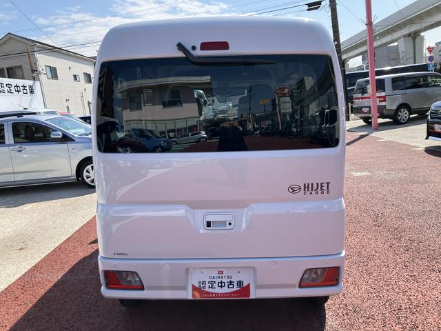 ハイゼットカーゴクルーズターボ　　届け出済み未使用車　ＬＥＤヘッドライト保証　新車保証・まごころ保証　１年間・走行距離無制限付き　マニュアルエアコン　パワーウィンドウ　前後コーナーセンサー　最大積載量３５０Ｋｇ　デジタルインナーミラー　バックカメラ　キーフリー（東京都）の中古車