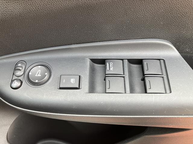 フィット１３Ｇ・Ｌパッケージ　ナビ　バックカメラ　ＥＴＣ保証１年間・距離無制限付き　Ｂｌｕｅｔｏｏｔｈオーディオ　ＤＶＤ再生　ＣＤ再生　ＬＥＤヘッドライト　オートライト　インナーミラー型ドラレコ　オートエアコン　アイドリングストップ　運転席シートリフト（東京都）の中古車