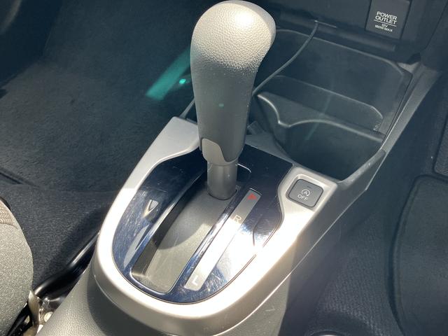 フィット１３Ｇ・Ｌパッケージ　ナビ　バックカメラ　ＥＴＣ保証１年間・距離無制限付き　Ｂｌｕｅｔｏｏｔｈオーディオ　ＤＶＤ再生　ＣＤ再生　ＬＥＤヘッドライト　オートライト　インナーミラー型ドラレコ　オートエアコン　アイドリングストップ　運転席シートリフト（東京都）の中古車