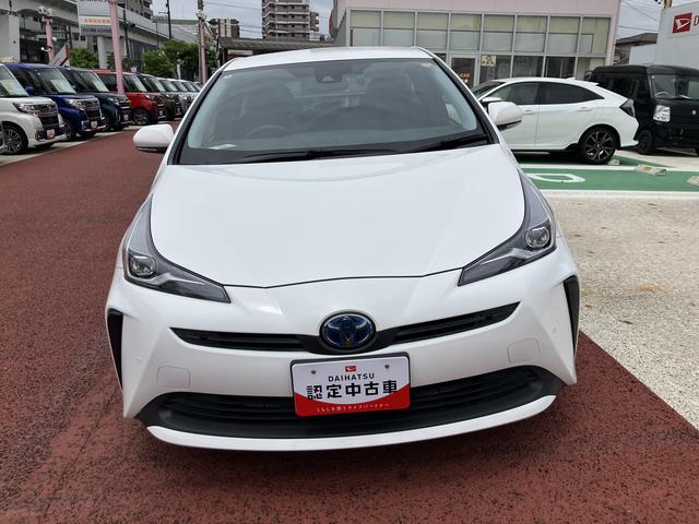 プリウスＥ　純正ナビ　前後コーナーセンサー保証１年間・距離無制限付き　ステアリングスイッチ　ＦＭ／ＡＭラジオ　アダプティブクルーズコントロール　電動格納ミラー　パワーウィンドウ（東京都）の中古車