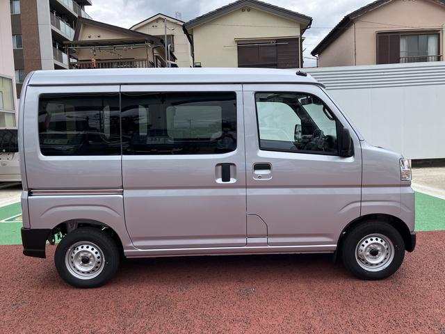 ハイゼットカーゴＤＸ　届け出済み未使用車　ＦＭ／ＡＭラジオ保証　新車保証・まごころ保証　１年間・走行距離無制限付き　両側スライドドア　パワーウィンドウ（東京都）の中古車