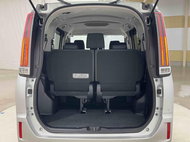 ノアＸ　４ＷＤ　ナビ　バックカメラ　ＥＴＣ２．０　前後ドラレコ保証１年間・距離無制限付き　両側スライドドア左側電動ドア　前後コーナーセンサー　オートクルーズコントロール　オートハイビーム　アイドリングストップ　電動格納ミラー　スマートキー　８人乗り（東京都）の中古車