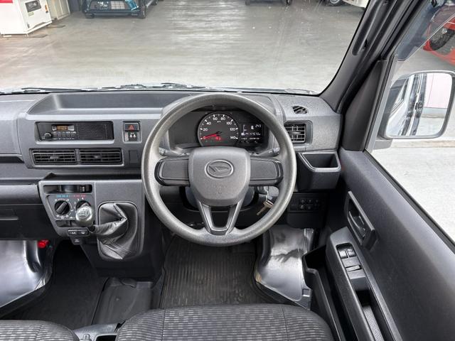 ハイゼットカーゴDX 純正ラジオ ETC コーナーセンサー ワイドバイザー純正ラジオ、コーナーセンサー、マニュアルエアコン、ワイドバイザーフロント2枚、ラバーマットフロントのみ、キーレス1本(東京都)の中古車