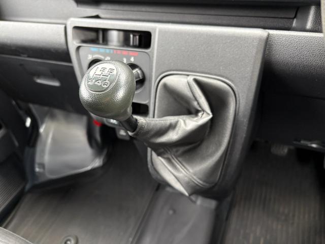 ハイゼットカーゴDX 純正ラジオ ETC コーナーセンサー ワイドバイザー純正ラジオ、コーナーセンサー、マニュアルエアコン、ワイドバイザーフロント2枚、ラバーマットフロントのみ、キーレス1本(東京都)の中古車