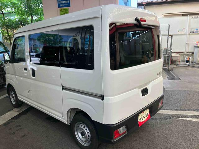 ハイゼットカーゴデラックス　純正ナビ・ＥＴＣ・キーレスキー付保証　新車保証・まごころ保証　１年間・走行距離無制限付き　Ｂｌｕｅｔｏｏｔｈ対応　ＥＴＣ車載器　ＤＶＤ　ＵＳＢ　メモリーナビ　ナビＴＶ　キーレスキー　エコアイドル　ハイビームアシスト　記録簿　ＡＢＳ（東京都）の中古車