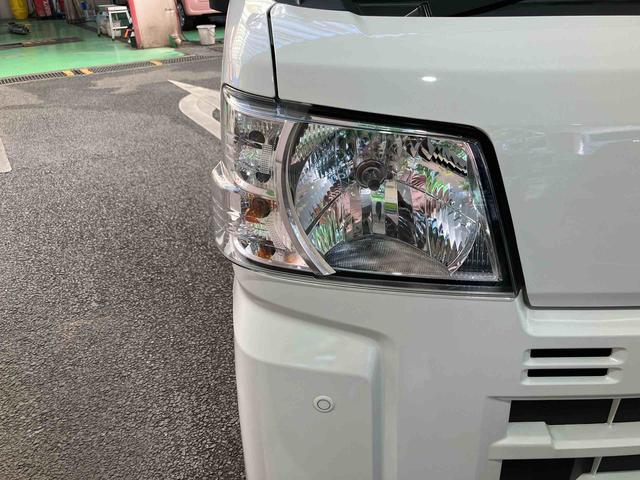 ハイゼットカーゴデラックス　純正ナビ・ＥＴＣ・キーレスキー付保証　新車保証・まごころ保証　１年間・走行距離無制限付き　Ｂｌｕｅｔｏｏｔｈ対応　ＥＴＣ車載器　ＤＶＤ　ＵＳＢ　メモリーナビ　ナビＴＶ　キーレスキー　エコアイドル　ハイビームアシスト　記録簿　ＡＢＳ（東京都）の中古車