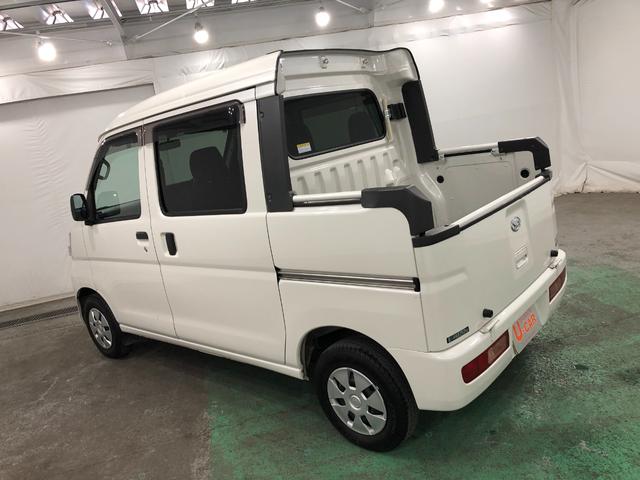 ハイゼットカーゴデッキバンＧリミテッド　４ＷＤ／ＭＴ車／走行１８４６６キロ１年保証距離無制限　走行距離１８４６６キロ　４ＷＤ　ＭＴ車　ＦＭＡＭラジオ　純正フロアマット　ワイドバイザー　マニュアルエアコン（埼玉県）の中古車