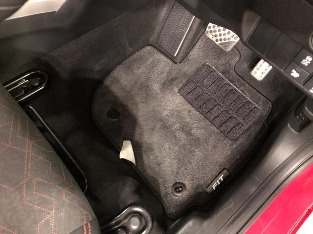 フィットハイブリッドＳパッケージ　走行距離３９２８１キロ／ナビ／バックカメラ１年保証距離無制限　走行距離３９２８１キロ　ワンセグナビ　バックカメラ　ブルートゥース　純正カーペットマット　助手席エアバッグ　ＬＥＤヘッドランプ　電動格納式ドアミラー（埼玉県）の中古車