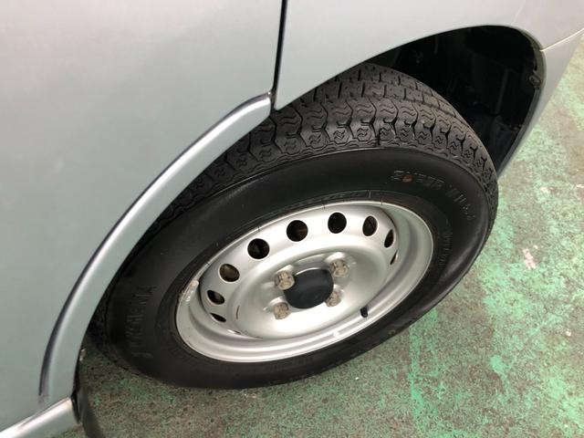 ハイゼットカーゴスペシャル　４ＷＤ／車検整備付／走行距離２８２５０キロ１年保証距離無制限　走行距離２８２５０キロ　車検整備付　４ＷＤ　ＣＤチューナー　純正フロアマット　アイドリングストップ　マニュアルエアコン（埼玉県）の中古車