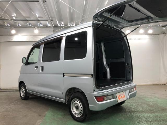 ハイゼットカーゴスペシャル　４ＷＤ／車検整備付／走行距離２８２５０キロ１年保証距離無制限　走行距離２８２５０キロ　車検整備付　４ＷＤ　ＣＤチューナー　純正フロアマット　アイドリングストップ　マニュアルエアコン（埼玉県）の中古車