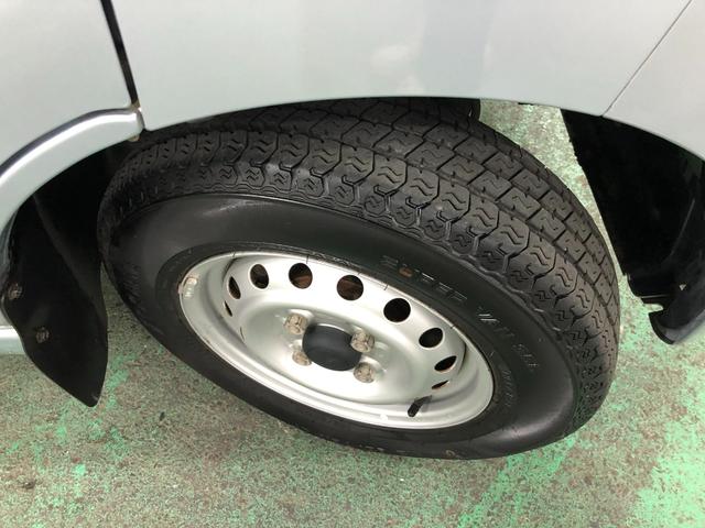 ハイゼットカーゴスペシャル　４ＷＤ／車検整備付／走行距離２８２５０キロ１年保証距離無制限　走行距離２８２５０キロ　車検整備付　４ＷＤ　ＣＤチューナー　純正フロアマット　アイドリングストップ　マニュアルエアコン（埼玉県）の中古車
