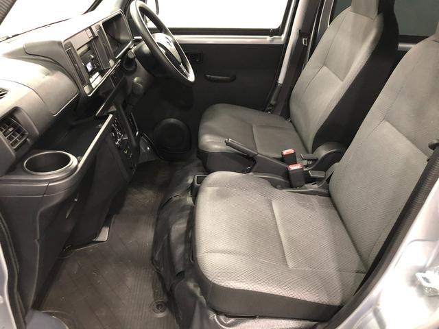 ハイゼットカーゴスペシャル　４ＷＤ／車検整備付／走行距離２８２５０キロ１年保証距離無制限　走行距離２８２５０キロ　車検整備付　４ＷＤ　ＣＤチューナー　純正フロアマット　アイドリングストップ　マニュアルエアコン（埼玉県）の中古車