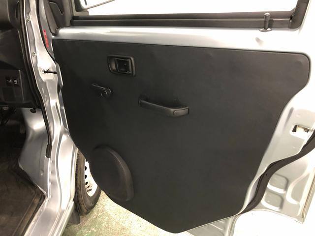 ハイゼットカーゴスペシャル　４ＷＤ／車検整備付／走行距離２８２５０キロ１年保証距離無制限　走行距離２８２５０キロ　車検整備付　４ＷＤ　ＣＤチューナー　純正フロアマット　アイドリングストップ　マニュアルエアコン（埼玉県）の中古車