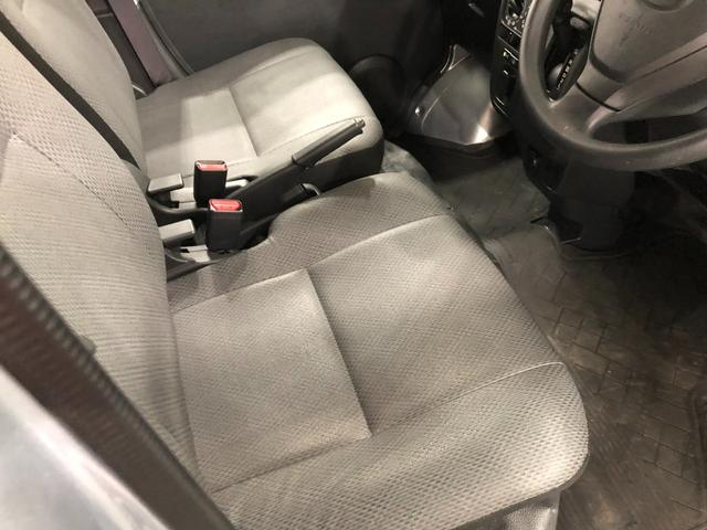 ハイゼットカーゴスペシャル　４ＷＤ／車検整備付／走行距離２８２５０キロ１年保証距離無制限　走行距離２８２５０キロ　車検整備付　４ＷＤ　ＣＤチューナー　純正フロアマット　アイドリングストップ　マニュアルエアコン（埼玉県）の中古車