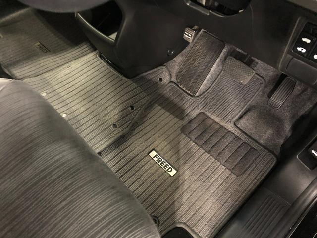 フリードハイブリッドジャストセレクション＋　走行距離５２３７１キロ／ワンセグナビ１年保証距離無制限　走行距離５２３７１キロ　ワンセグナビ　ブルートゥース　バックカメラ　ドラレコ　純正マット　助手席エアバッグ　オートライト　ＨＩＤヘッドランプ　両側電動スライドドア（埼玉県）の中古車