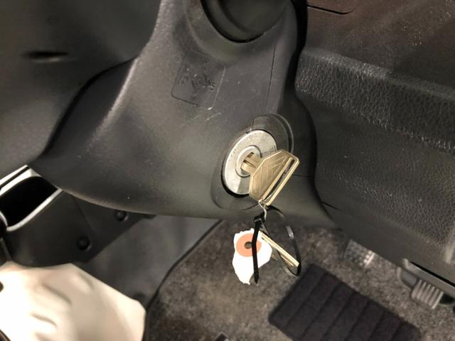 ピクシストラックスタンダード　４ＷＤ／ＭＴ／車検整備付／走行７６１９４キロ１年保証距離無制限　走行距離７６１９４キロ　４ＷＤ　ＭＴ５速　車検整備付　ＦＭＡＭラジオ　純正カーペットマット　マニュアルエアコン（埼玉県）の中古車