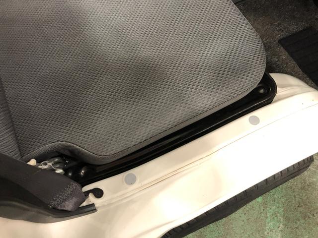 ピクシストラックスタンダード　４ＷＤ／ＭＴ／車検整備付／走行７６１９４キロ１年保証距離無制限　走行距離７６１９４キロ　４ＷＤ　ＭＴ５速　車検整備付　ＦＭＡＭラジオ　純正カーペットマット　マニュアルエアコン（埼玉県）の中古車