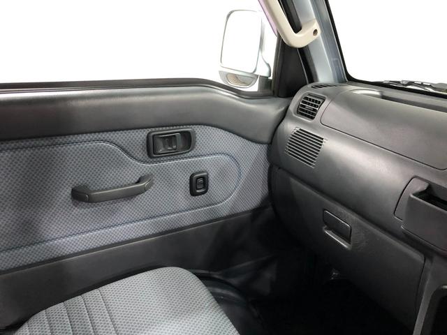 ハイゼットトラックＥＸＴ　４ＷＤ／ＭＴ／走行１０１０００キロ／ＦＭＡＭラジオ１年保証距離無制限　走行距離１０１０００キロ　ＭＴ５速　４ＷＤ　ＦＭＡＭラジオ　荷台作業灯　純正フロアマット　マニュアルエアコン　スペアキー（埼玉県）の中古車