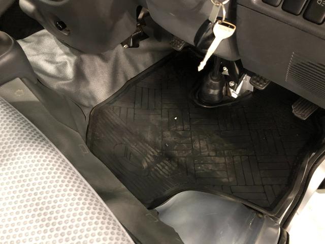ハイゼットトラックＥＸＴ　４ＷＤ／ＭＴ／走行１０１０００キロ／ＦＭＡＭラジオ１年保証距離無制限　走行距離１０１０００キロ　ＭＴ５速　４ＷＤ　ＦＭＡＭラジオ　荷台作業灯　純正フロアマット　マニュアルエアコン　スペアキー（埼玉県）の中古車