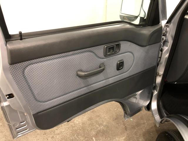 ハイゼットトラックＥＸＴ　４ＷＤ／ＭＴ／走行１０１０００キロ／ＦＭＡＭラジオ１年保証距離無制限　走行距離１０１０００キロ　ＭＴ５速　４ＷＤ　ＦＭＡＭラジオ　荷台作業灯　純正フロアマット　マニュアルエアコン　スペアキー（埼玉県）の中古車