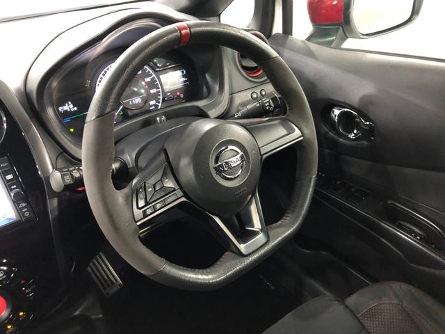 ノートｅ−パワーニスモ　車検整備付　走行距離８１８２６キロ　ナビ１年保証距離無制限　バックカメラ　純正カーペットマット　サイドエアバッグ　オートライト（埼玉県）の中古車