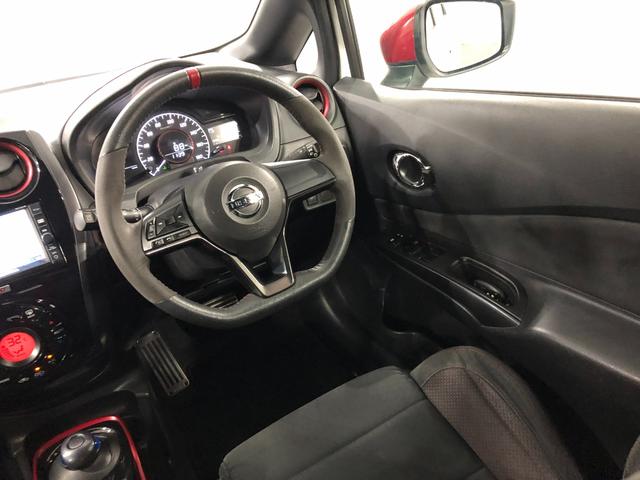 ノートｅ−パワーニスモ　車検整備付　走行距離８１８２６キロ　ナビ１年保証距離無制限　バックカメラ　純正カーペットマット　サイドエアバッグ　オートライト（埼玉県）の中古車